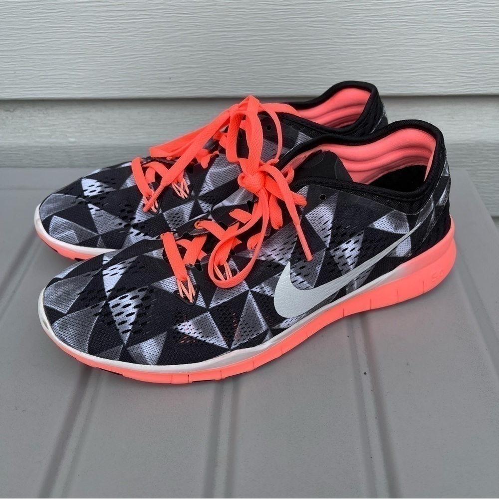 Nike Free Trainer Fit 5.0 Running Shoes Black White Lava Glow Size 7 Women’s